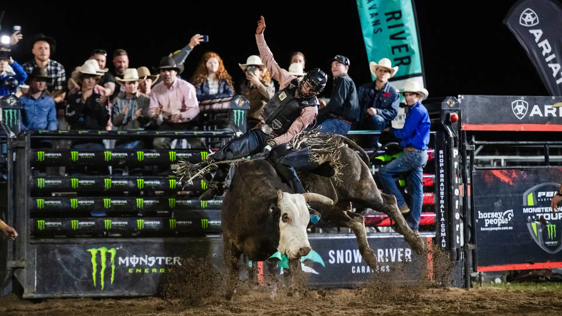 Hall Continues Hot Streak with Dominant Hawkesbury Invitational Win 