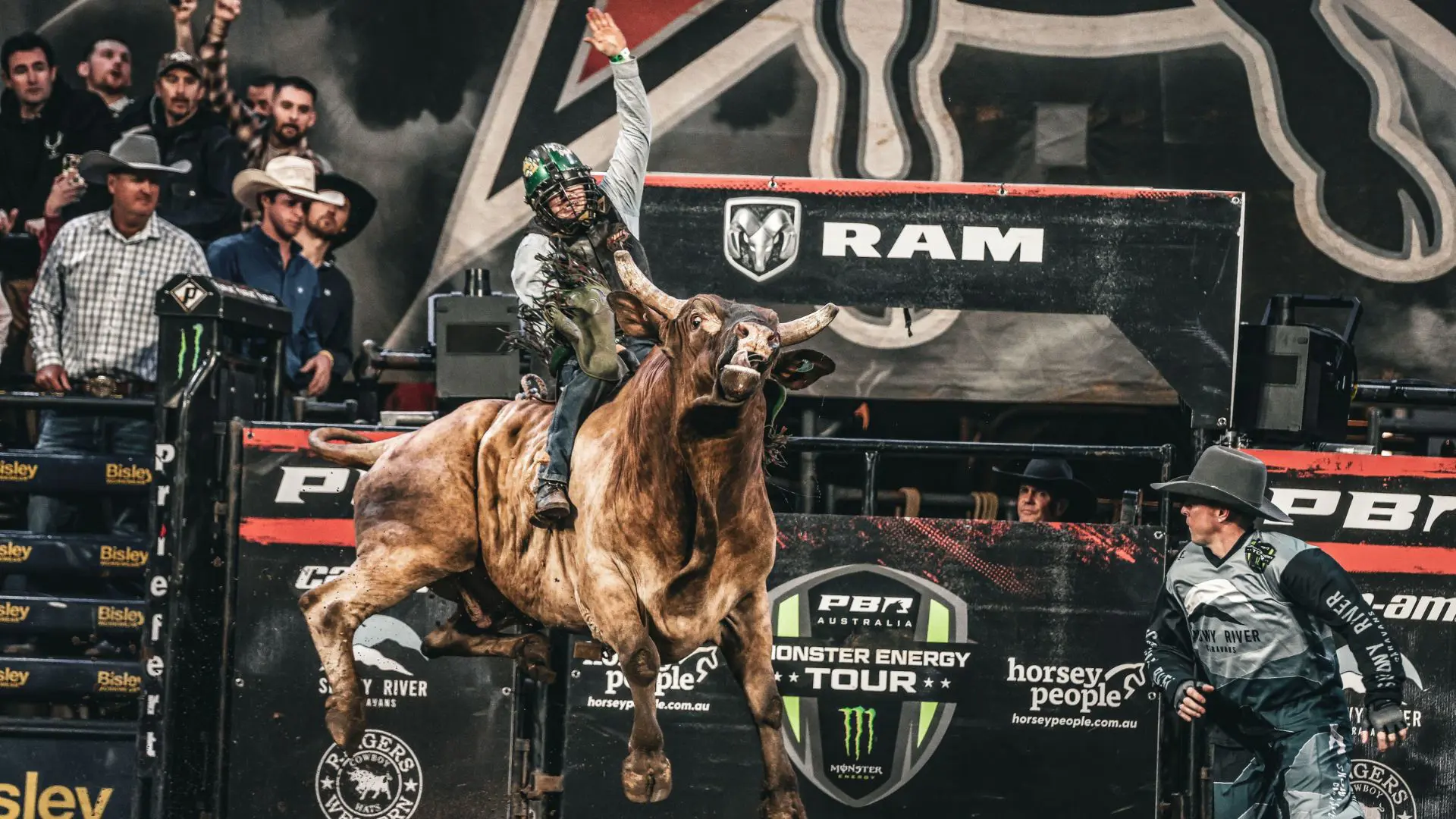 Sam Woodall Storms Back to Claim Melbourne Invitational Victory